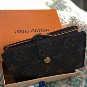 Louis Vuitton Monogram
Canvas Portefeuille Viennois French Purse Kisslock Wallet